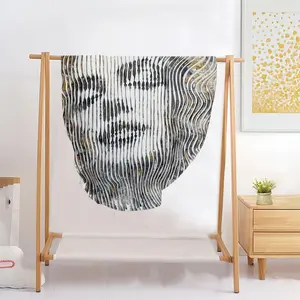 Marylin A Jamais Flannel Blanket (Round)