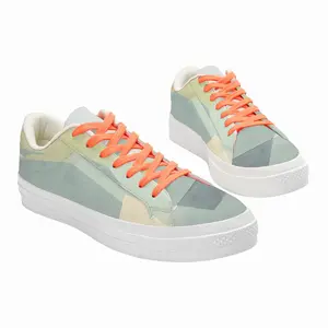 Men Lifted Low Top Canvas Shoes