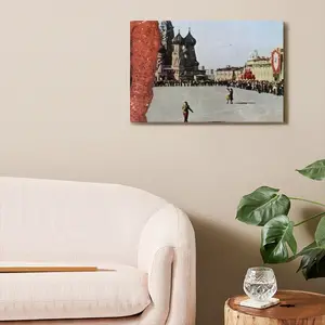 Lady In Red Square Canvas Decorative Painting (Multi-Size, Transverse)