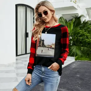 Women Lady In Red Square Round Neck Plaid Long-Sleeved T-Shirt