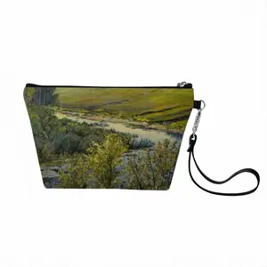 Country Landscape Realism Handheld Makeup Bag