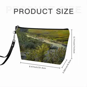 Country Landscape Realism Handheld Makeup Bag