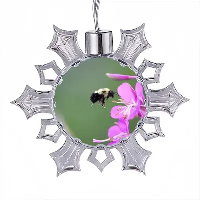 Bee Full Of Pollen Christmas Pendant (Transparent Snowflake)