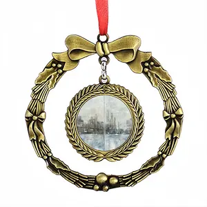 Chilly Morning Christmas Wreaths Pendant