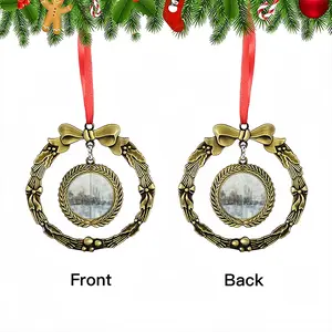 Chilly Morning Christmas Wreaths Pendant