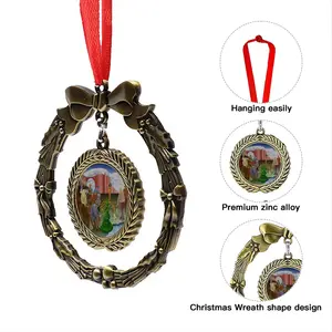 Along The Border Of Dream Christmas Wreaths Pendant