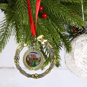 Along The Border Of Dream Christmas Wreaths Pendant