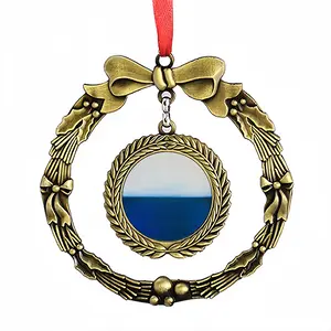 Untitled R Christmas Wreaths Pendant