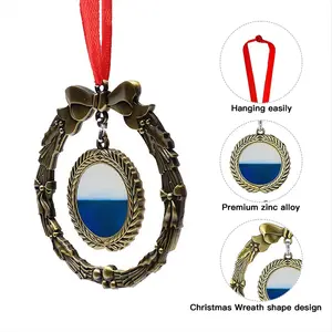 Untitled R Christmas Wreaths Pendant