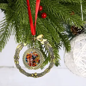 Dealer Christmas Wreaths Pendant