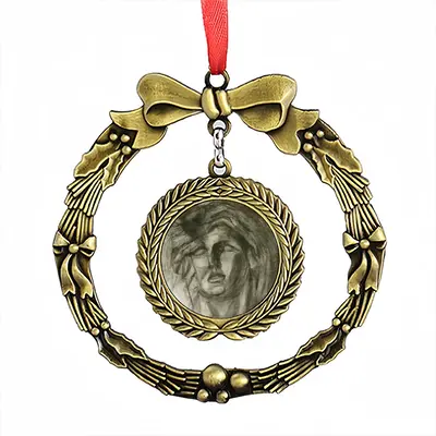 Helios Christmas Wreaths Pendant