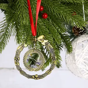 Mallow I Christmas Wreaths Pendant