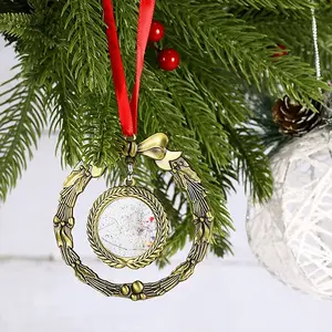 #18% Gray Plus Color Christmas Wreaths Pendant