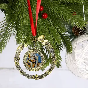 The Moment Christmas Wreaths Pendant