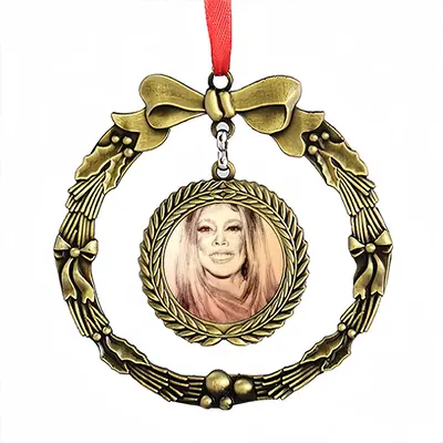 Wendy Williams Christmas Wreaths Pendant