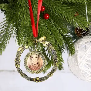 Wendy Williams Christmas Wreaths Pendant