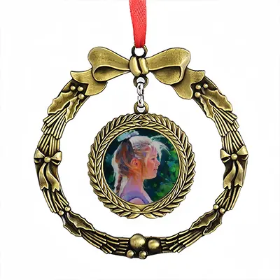 Listening To The Wind Christmas Wreaths Pendant