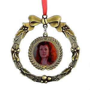 Tanya Christmas Wreaths Pendant