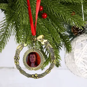 Tanya Christmas Wreaths Pendant