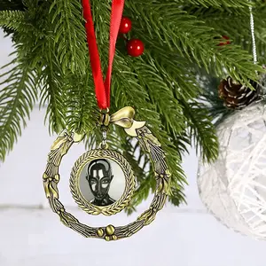 Alina Alien Christmas Wreaths Pendant