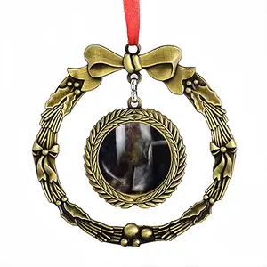 Contrasts 3 Christmas Wreaths Pendant