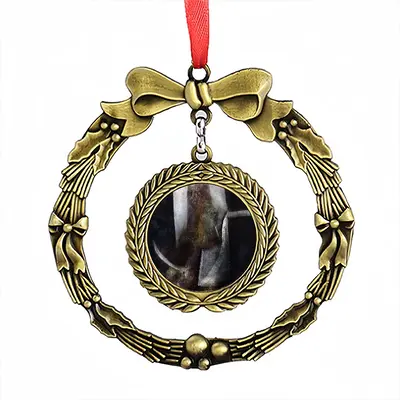 Contrasts 3 Christmas Wreaths Pendant