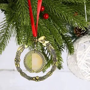 Untitled 2 Christmas Wreaths Pendant