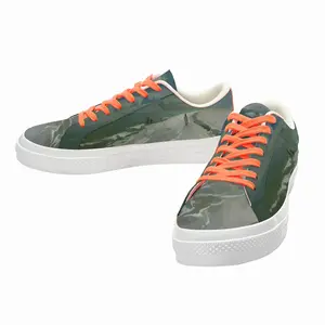 Men Storm By The Sea Low Top Canvas Shoes