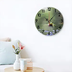 Green Frog - Staring Contest Wall Clock