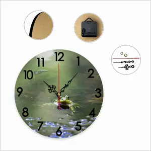 Green Frog - Staring Contest Wall Clock