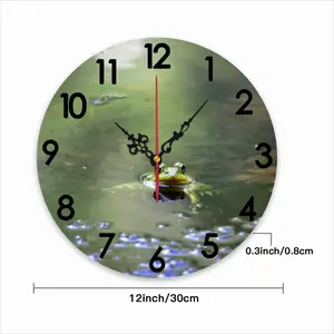 Green Frog - Staring Contest Wall Clock