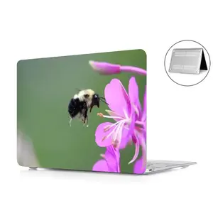 Bee Full Of Pollen MacBook Pro 13 Case