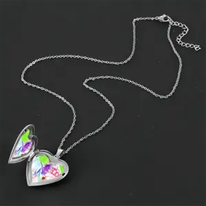 Everyday Micro-Scenes 007 Love Necklace