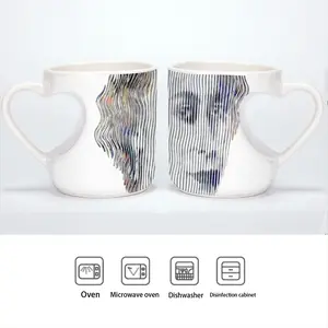 Queen Elizabeth 2 Peach Heart Mug