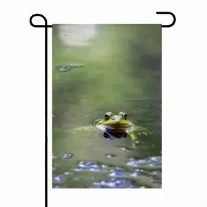 Green Frog - Staring Contest Linen Garden Flag (Multi-Size)